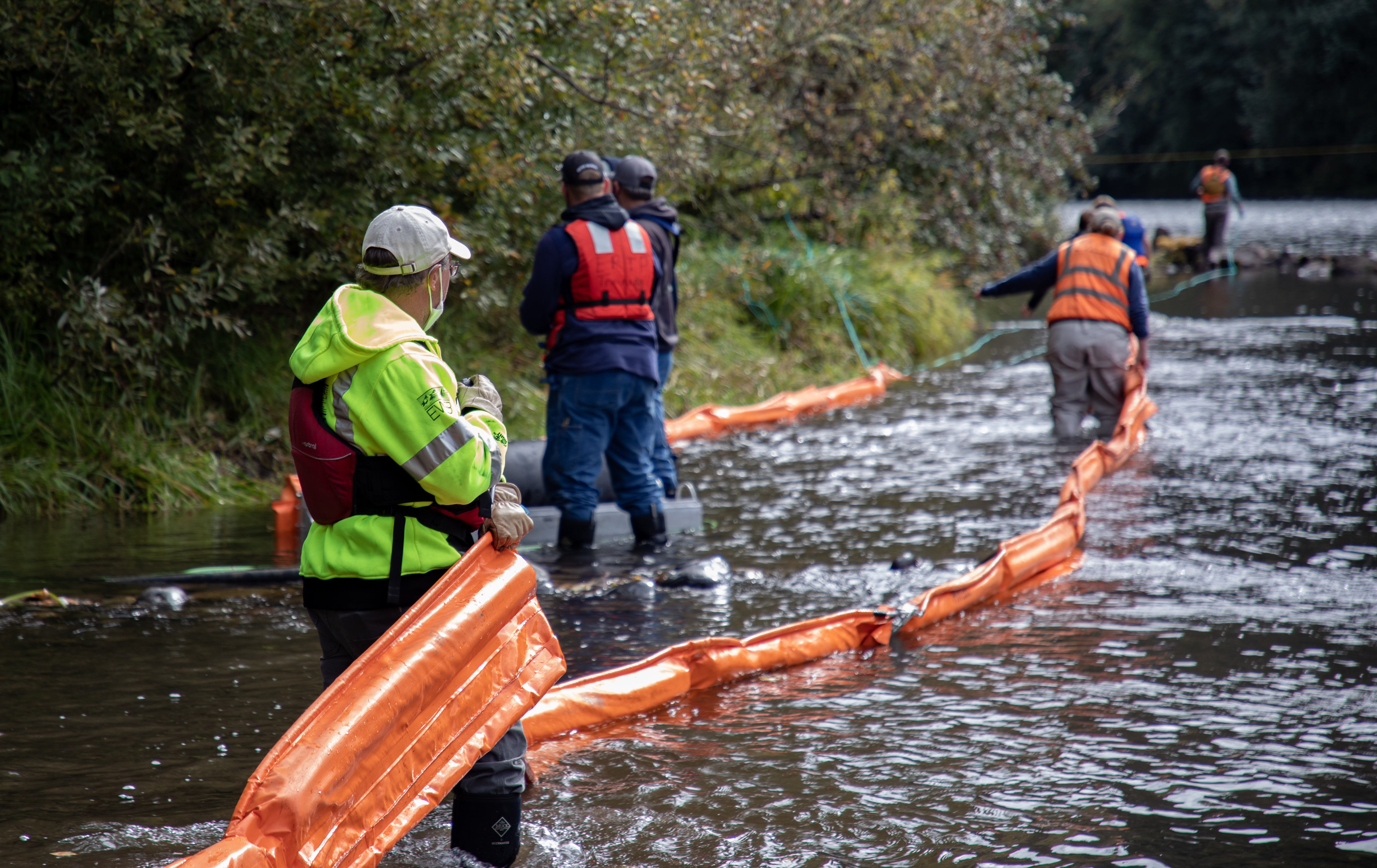 EWEB deploys oil containment booms