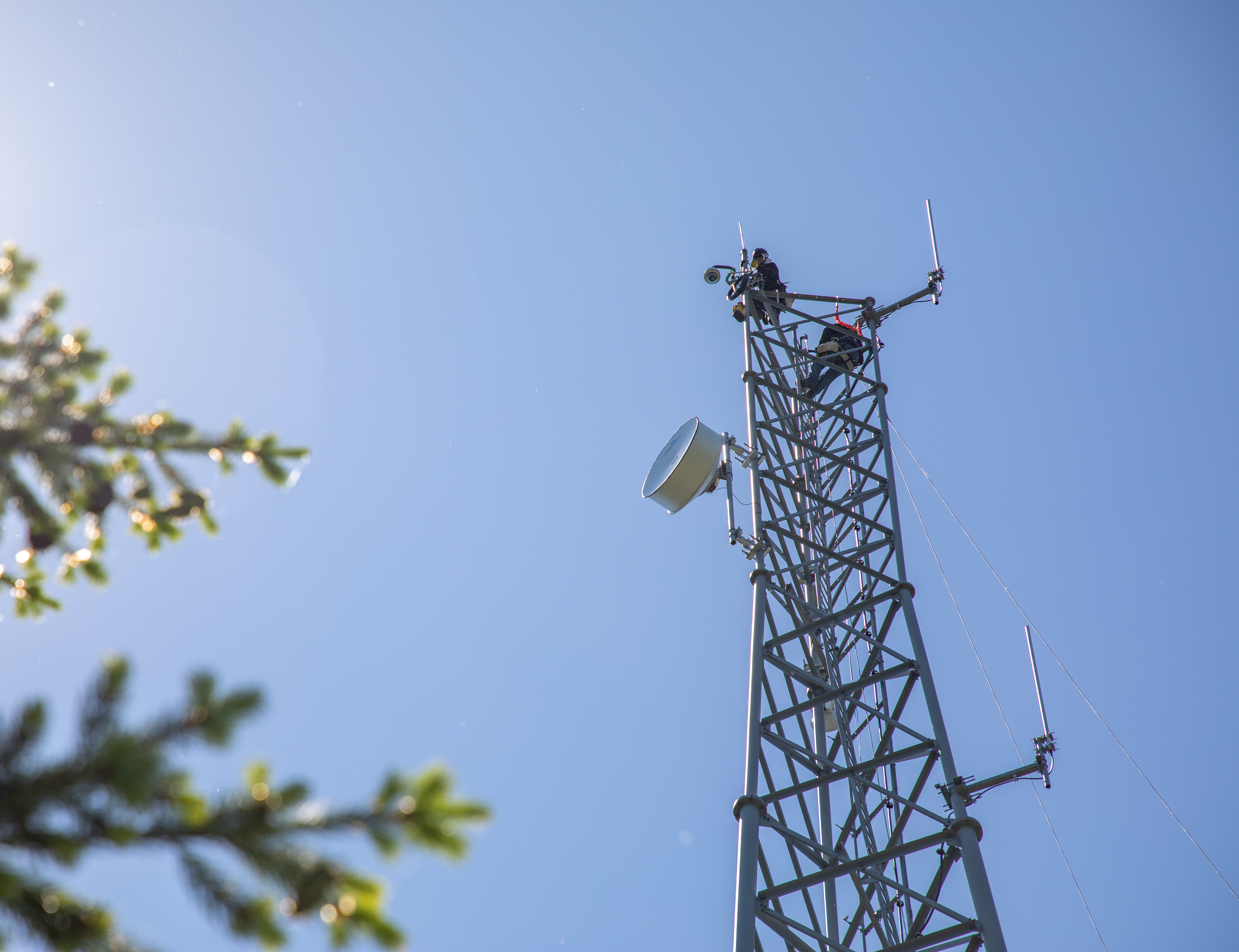 Wildfire camera installation on Smith Ridge