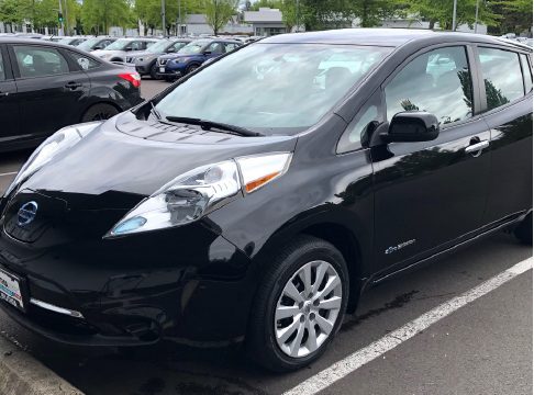 Black Nissan Leaf 