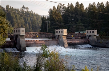 Leaburg Dam on the McKenzie River