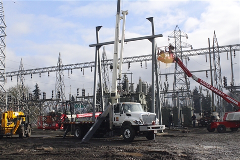 Construction at EWEB's currin substation