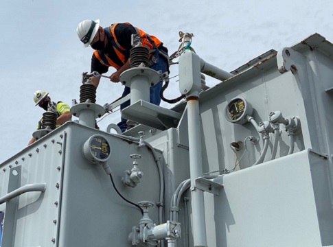 EWEB workers with protective face coverings peforming transformer replacement