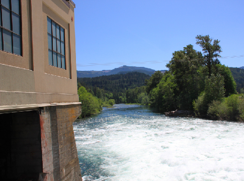 Picture of Leaburg Dam and McKenzie River 