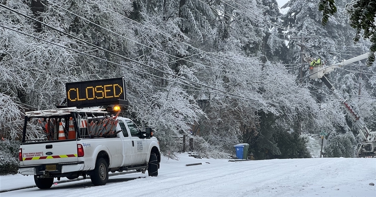 EWEB crews work on power lines in snow and ice