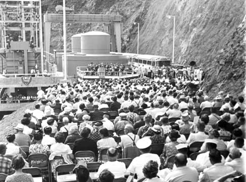Crowd listening to speakers at the 1958 dedication of Carmen-Smith.