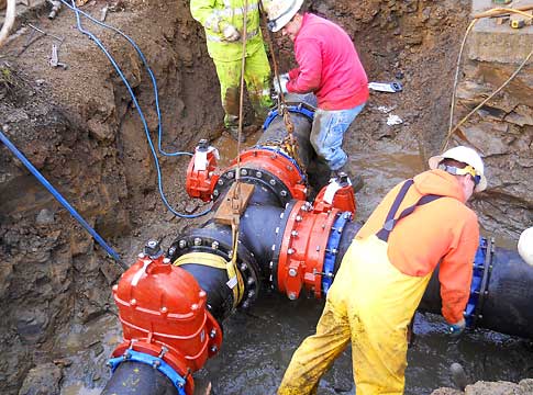 Operations field staff instal new water distribution pipes